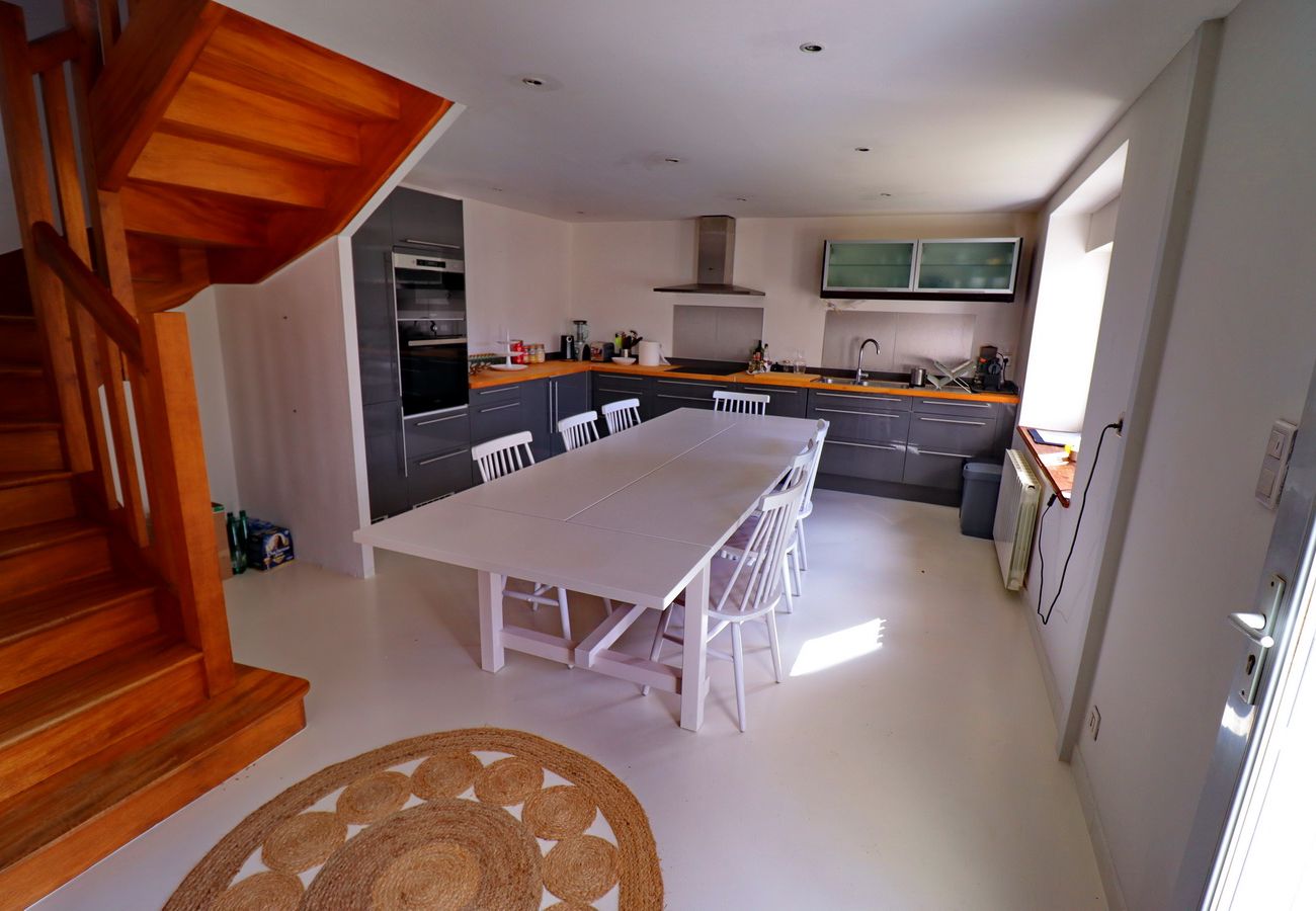  vacation home for family and friends; well-equipped, fully fitted kitchen