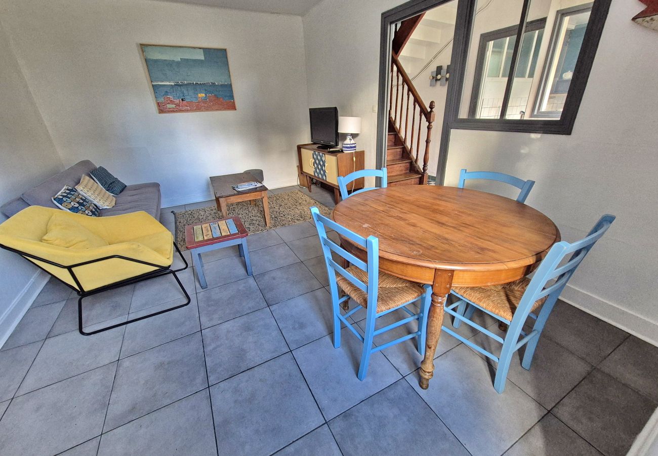 House in Plouhinec - 729-Fisherman's cottage 150m from the beach. 