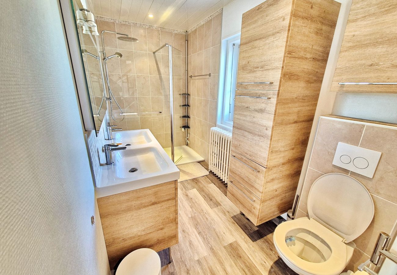 Ground-floor bathroom