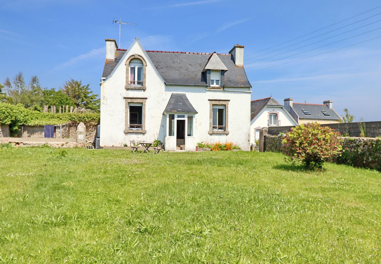 Maison à Audierne - 726-Belle maison bretonne, centre-ville, port et plages à pied