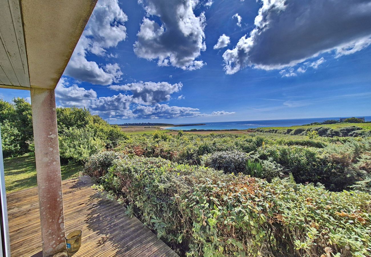 Villa à Primelin - 727- Superbe vue mer, grand confort, les pieds dans l'eau à St Tugen