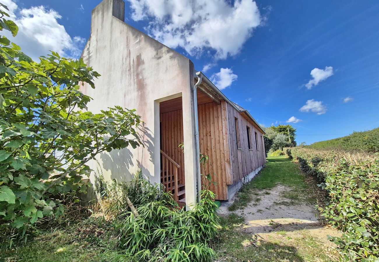 Villa à Primelin - 727- Superbe vue mer, grand confort, les pieds dans l'eau à St Tugen